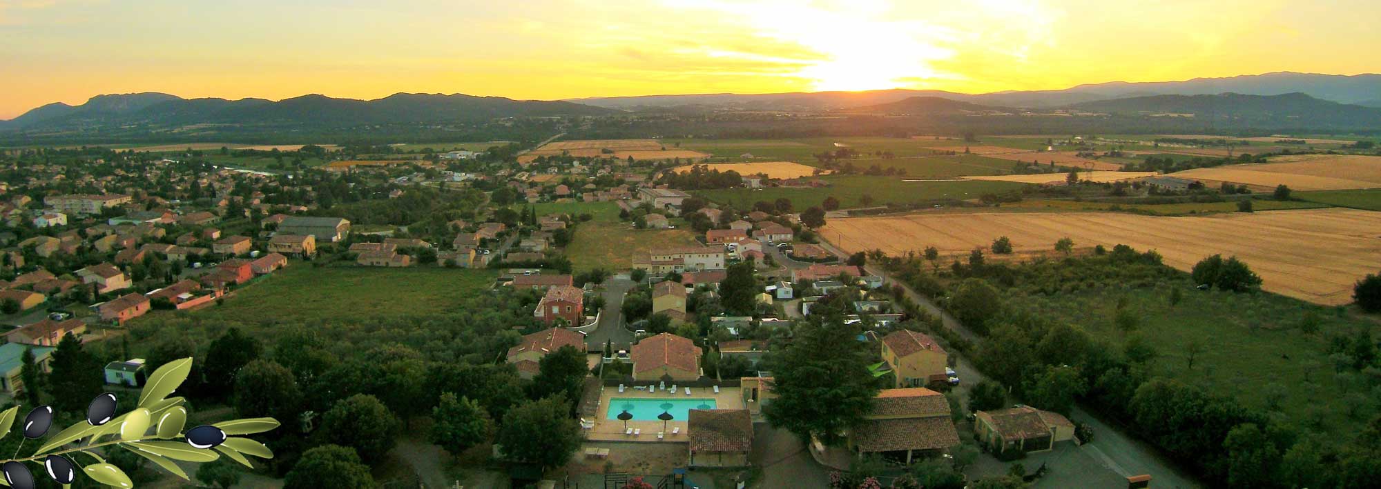 Vue aérienne du Camping *** Les Oliviers à Oraison